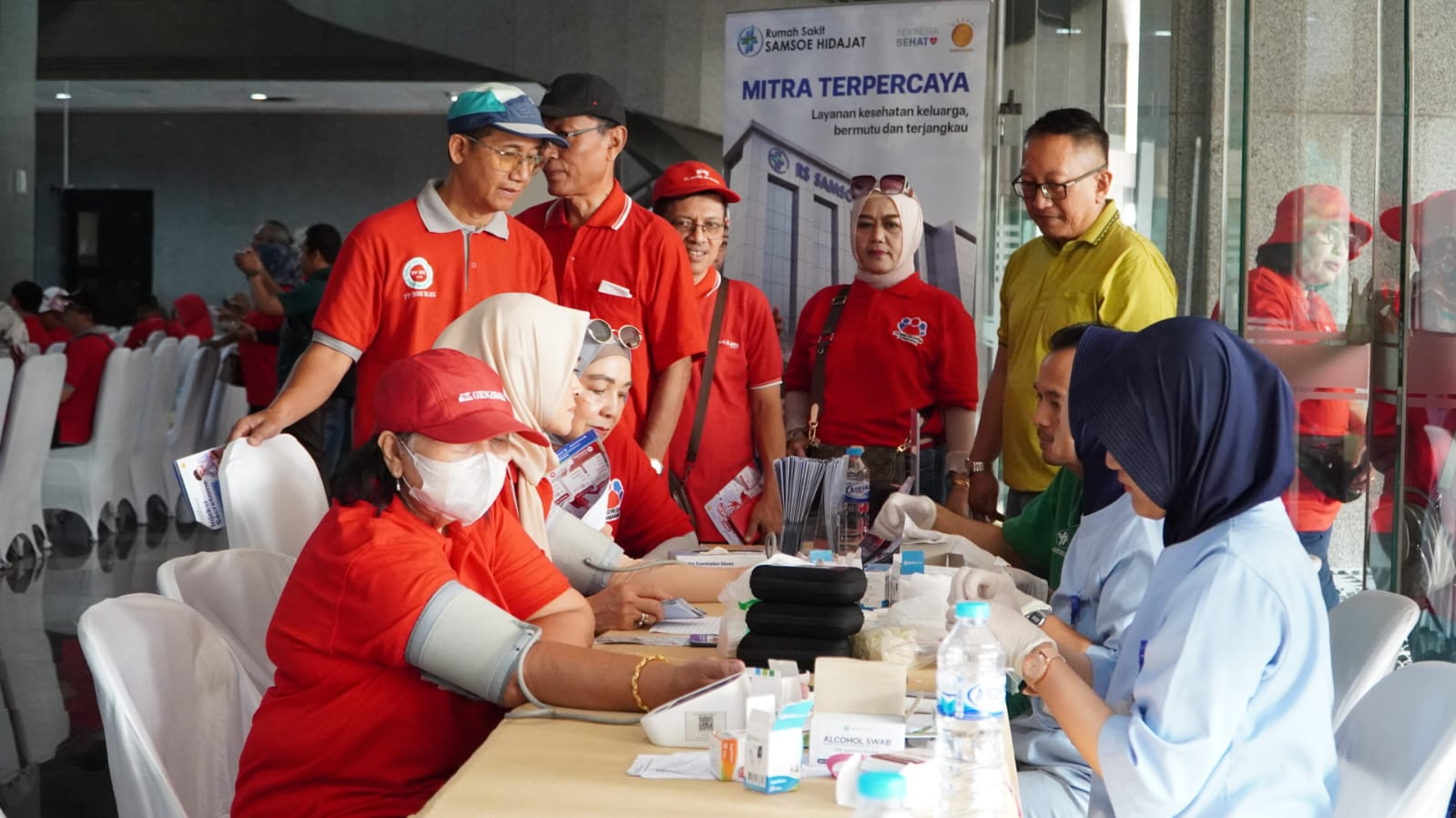 Semangat Bugar Para Pensiunan Bank Pemerintah di Jalan Sehat Bank Indonesia Semarang